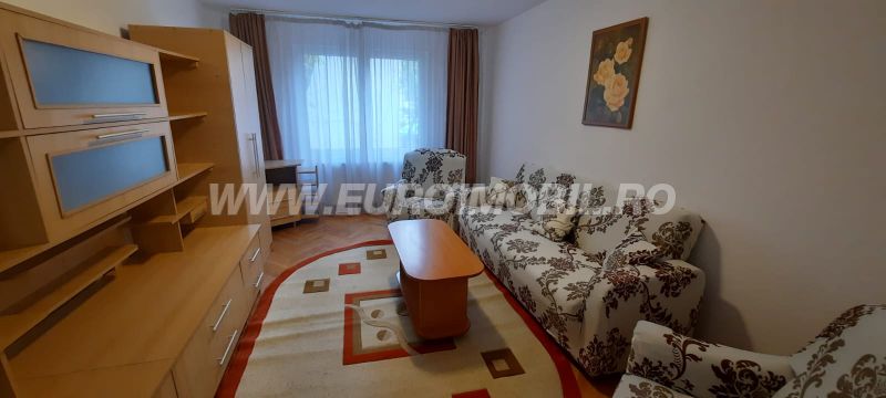 Total oferte Inchirieri apartamente Inchirieri case, vile Inchirieri spatii comerciale, birouri Informatii generale Localizare Localizare pe harta Caracteristici apartament Orientare geamuri Puncte cardinale Sistem de incalzire Contorizare Dotari tv / internet Spatii utile Usa intrare Usi interior G — fotografia 2
