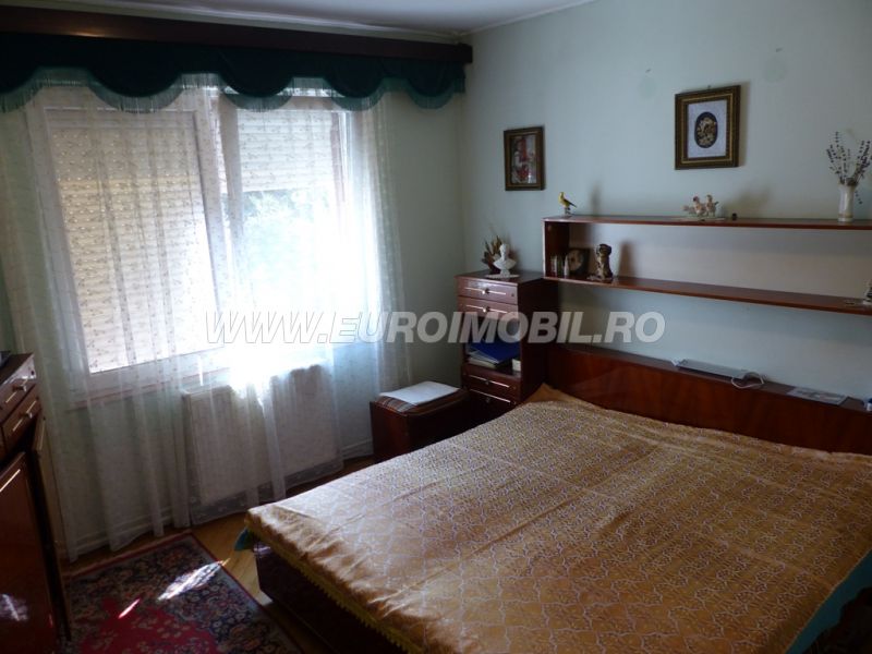 Total oferte Inchirieri apartamente Inchirieri case, vile Inchirieri spatii comerciale, birouri Informatii generale Localizare Caracteristici apartament Izolatie termica Orientare geamuri Sistem de incalzire Contorizare Dotari tv / internet Usa intrare Usi interior Geamuri Zugravit Podele Finisare b — fotografia 2