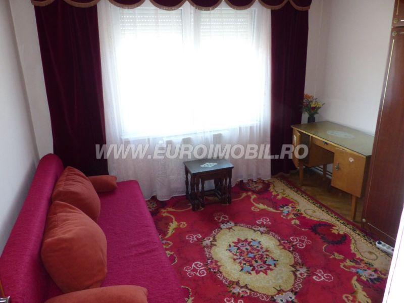Total oferte Inchirieri apartamente Inchirieri case, vile Inchirieri spatii comerciale, birouri Informatii generale Localizare Caracteristici apartament Izolatie termica Orientare geamuri Sistem de incalzire Contorizare Dotari tv / internet Usa intrare Usi interior Geamuri Zugravit Podele Finisare b — fotografia 3