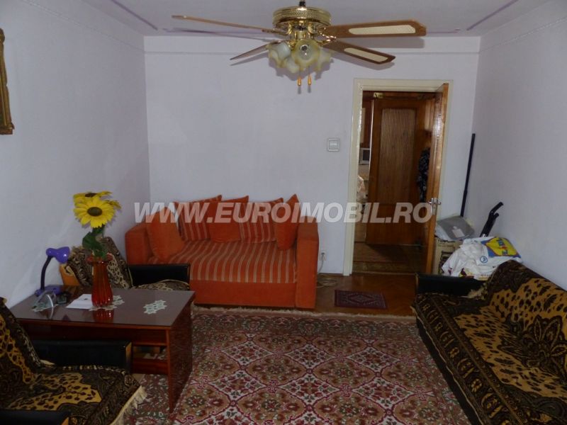 Total oferte Inchirieri apartamente Inchirieri case, vile Inchirieri spatii comerciale, birouri Informatii generale Localizare Caracteristici apartament Izolatie termica Orientare geamuri Sistem de incalzire Contorizare Dotari tv / internet Usa intrare Usi interior Geamuri Zugravit Podele Finisare b — fotografia 1