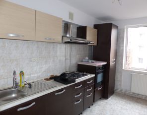 De inchiriat apartament 4 camere in Targu Mures, cartier Tudor, str. Bd. Pandurilor