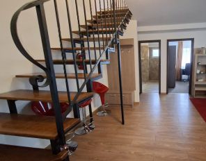 De vanzare apartament 4 camere in Targu Mures, cartier Cornisa - 7 Noiembrie