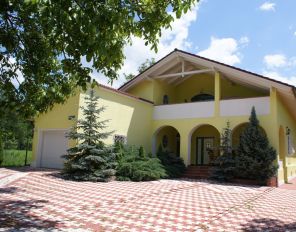 De vanzare casa  in Sangeorgiu De Mures, cartier Sangeorgiu De Mures, zona Central